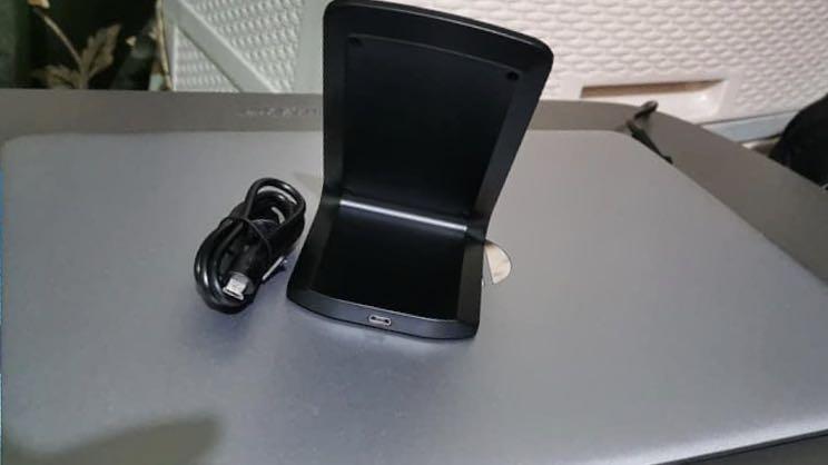 Wireless charger (Category: Chargers) located in Manila. Submitted by anneriziel (Listing ID 1016405485, Image 1). Description: Affordable, fast-charging, wireless charger for iphone, samsung-wireless charger ready units. ergonomic design for easy viewing while charging or simply as a stand.