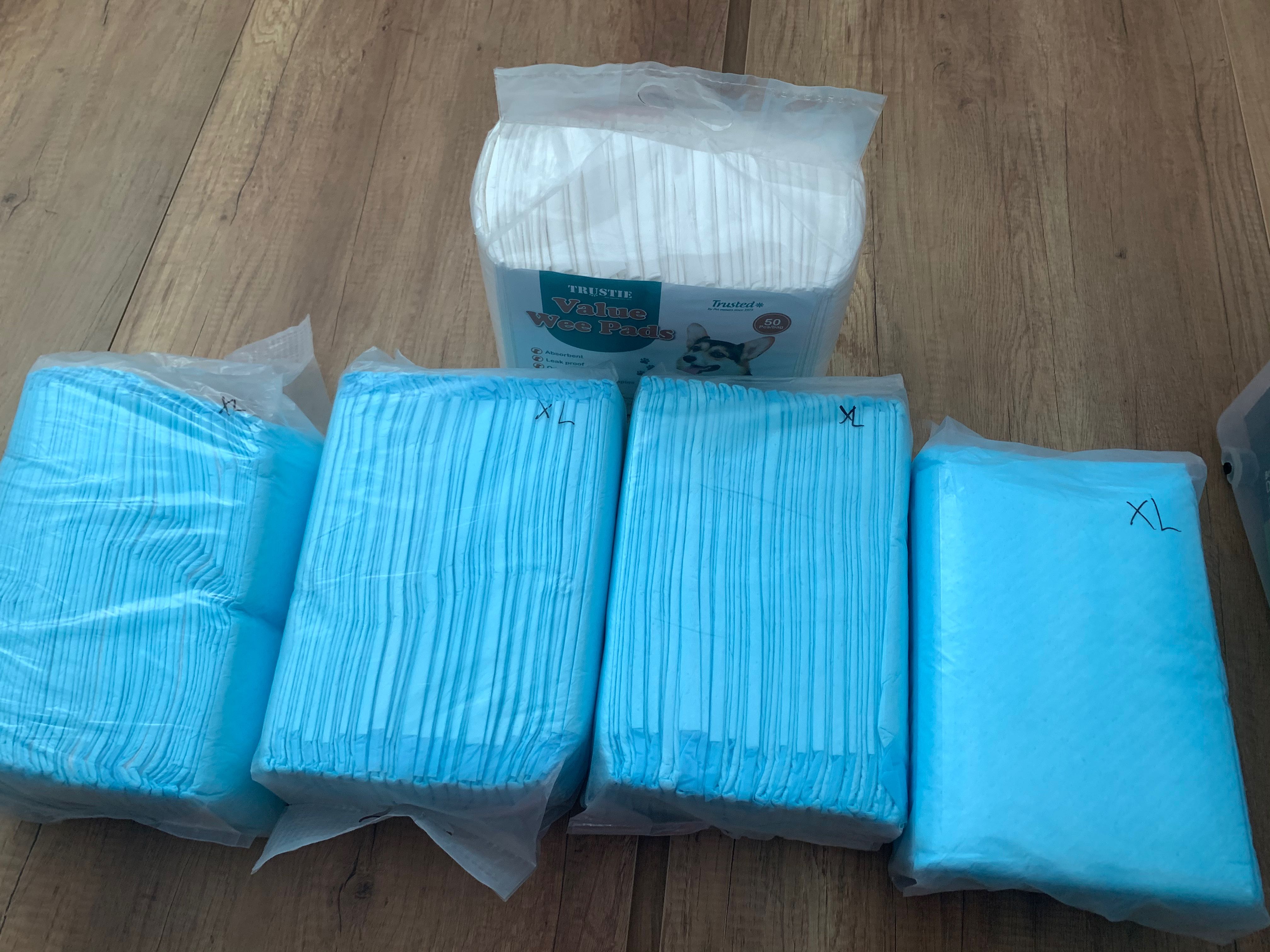 XL Pee pads, Pet Supplies, Homes & Other Pet Accessories on Carousell