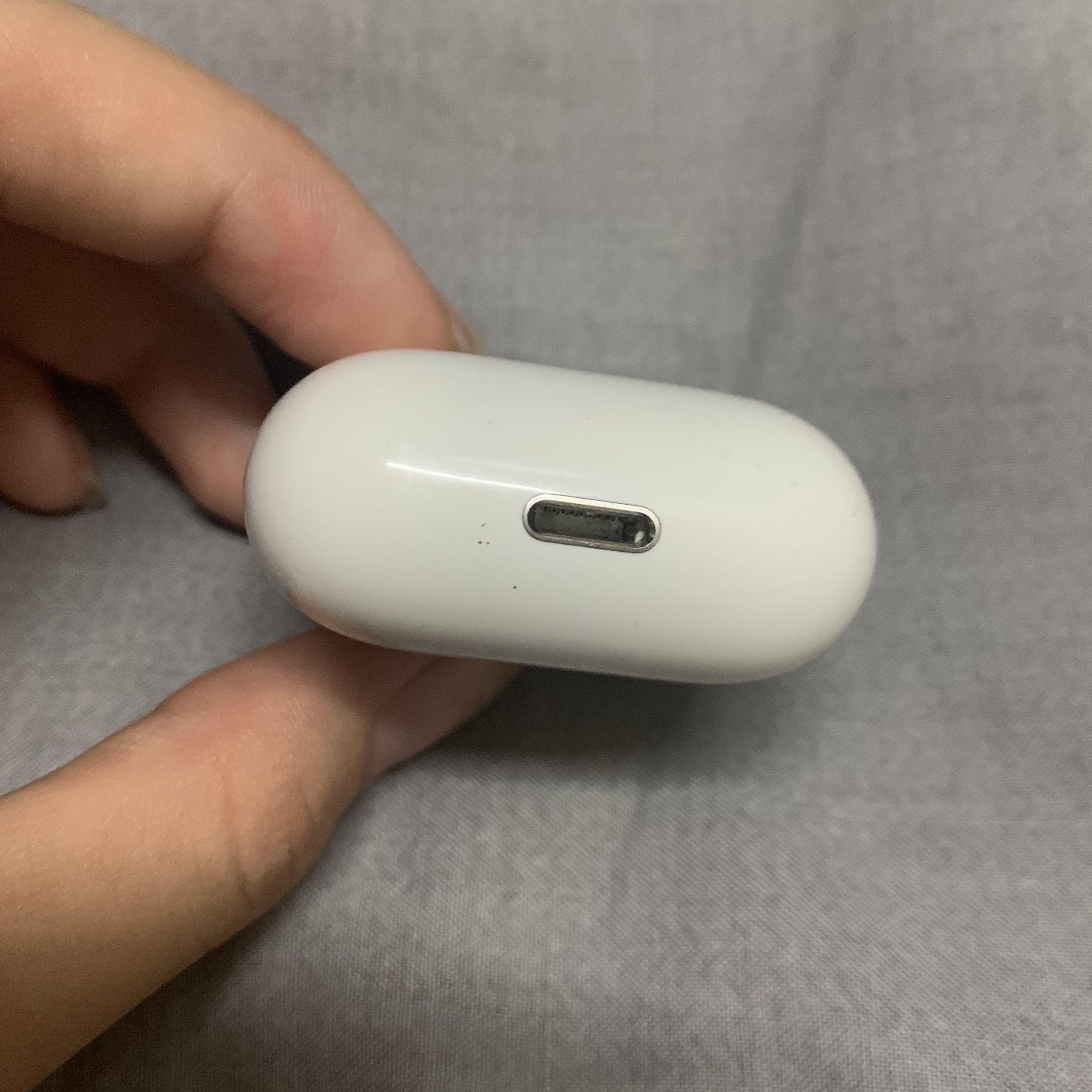 AirPods Charging Case ONLY!!! (Category: Portable Audio Accessories) located in Mandaluyong City. Submitted by lady.lannister (Listing ID 1016606806, Image 3). Description: AirPods Charging Case ONLY!!! Works with Gen 1 or Gen 2 AirPods 💯 Original Fixed Price 😘 Replacement for your damaged or lost charging case ❤️ Disclaimer: Please make sure your AirPods are original ONLY!!! 😊.