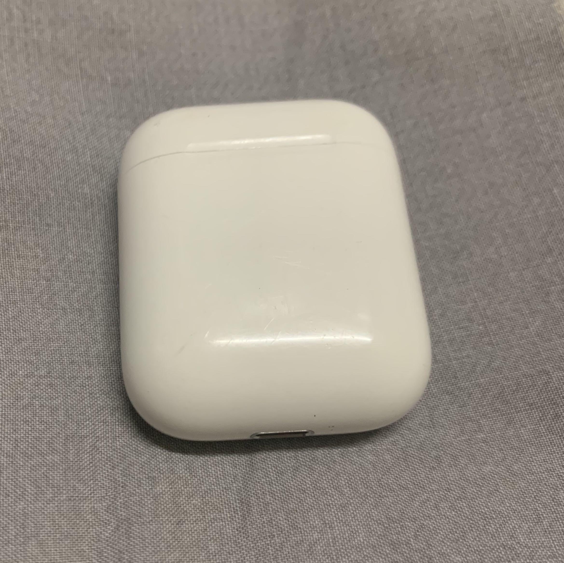AirPods Charging Case ONLY!!! (Category: Portable Audio Accessories) located in Mandaluyong City. Submitted by lady.lannister (Listing ID 1016606806, Image 1). Description: AirPods Charging Case ONLY!!! Works with Gen 1 or Gen 2 AirPods 💯 Original Fixed Price 😘 Replacement for your damaged or lost charging case ❤️ Disclaimer: Please make sure your AirPods are original ONLY!!! 😊.