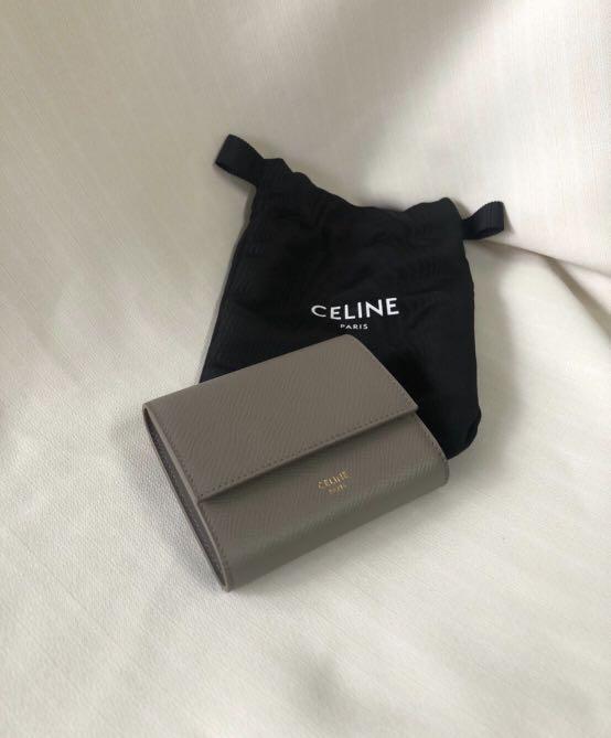 Celine small trifold wallet, 名牌, 手袋及銀包- Carousell