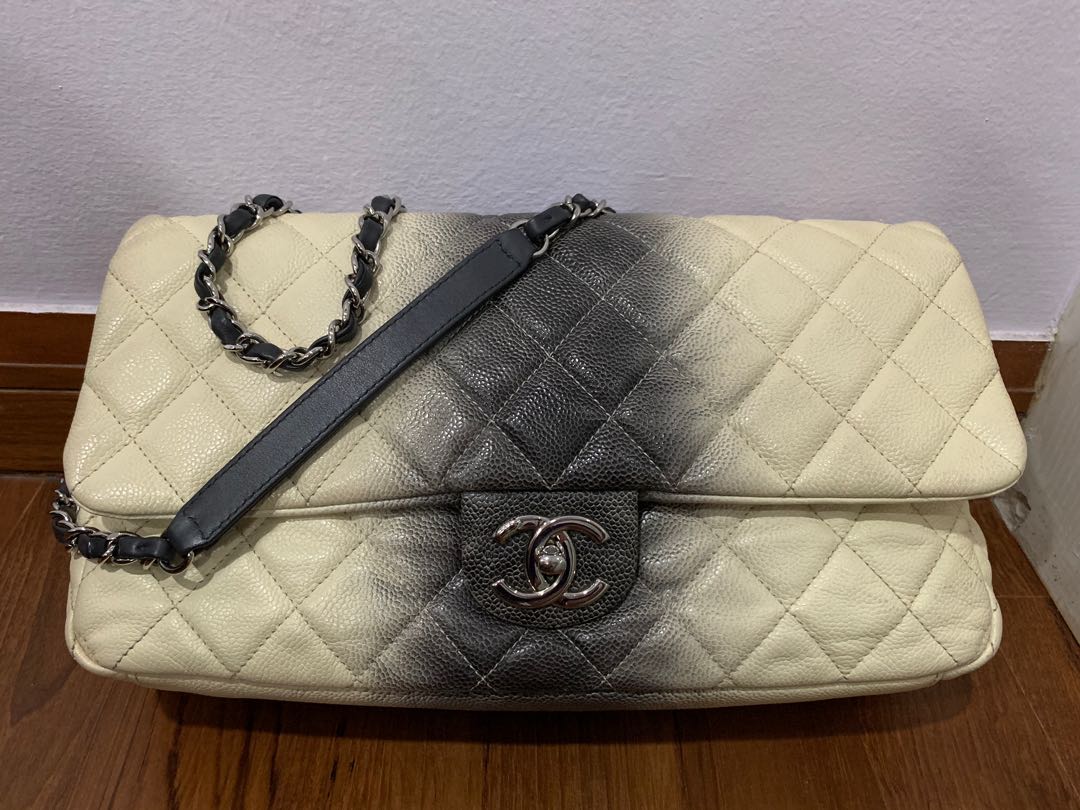 Chanel Classic Maxi bag in pink ombre gradient lambskin  DOWNTOWN UPTOWN  Genève