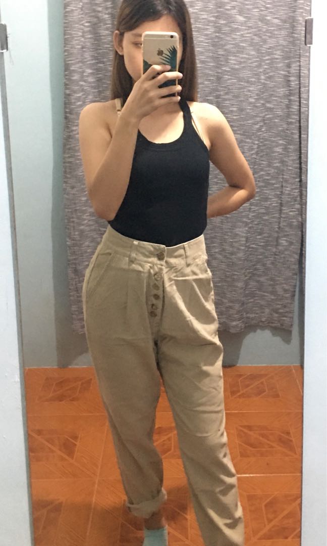 baggy beige pants