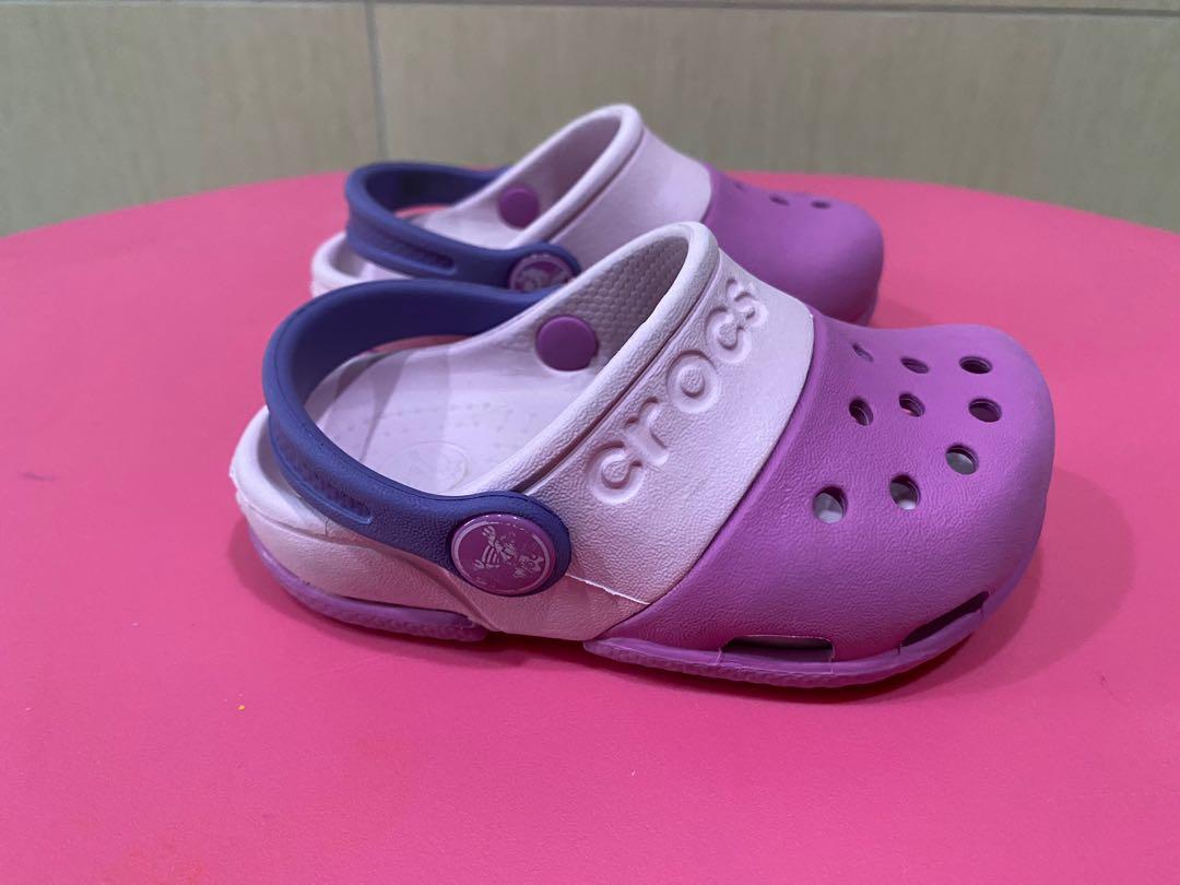 Baby crocs 2025 size 6c