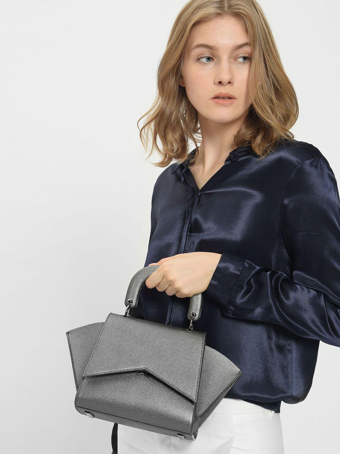 Geometric structured city bag store
