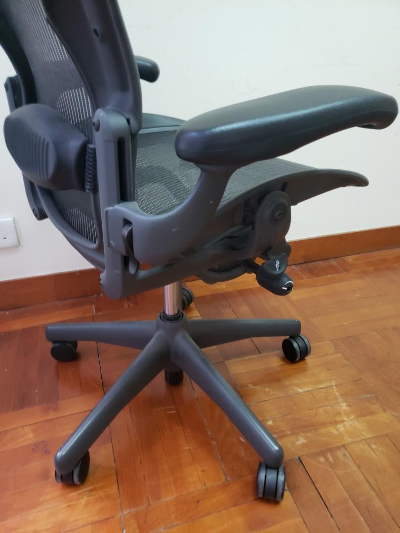 Herman Miller Aeron chair size C Office Chair, 傢俬＆家居, 傢俬, 椅子 Carousell
