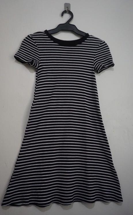 h&m black and white striped dress