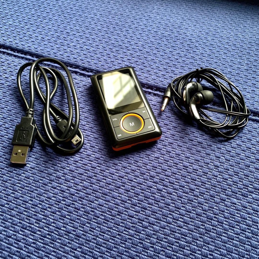 Kubik Evo 8GB MP3 Player with Radio and Expandable MicroSD/SDHC Slot