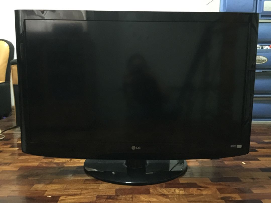 LED Tv LG 42 inches, TV & Home Appliances, TV & TV on Carousell