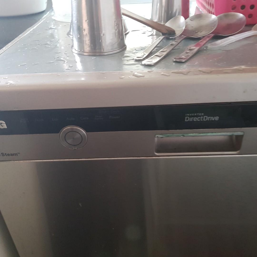 LG D1454TF True steam direct drive dishwasher with smart rack