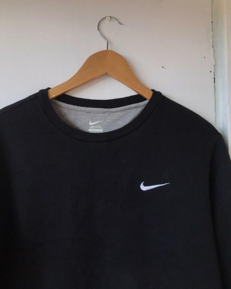 nike crew neck with swoosh in middle