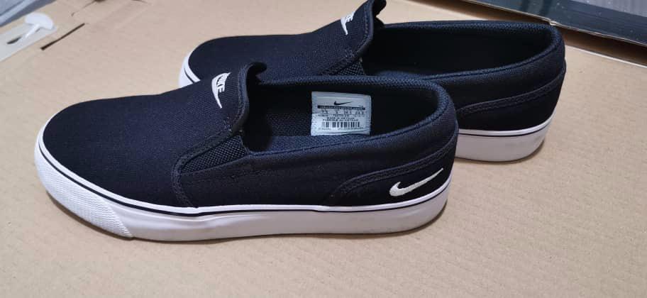 AUTHENTIC NIKE WMNS Toki Slip Canvas 724770 010 Size us 7.5
