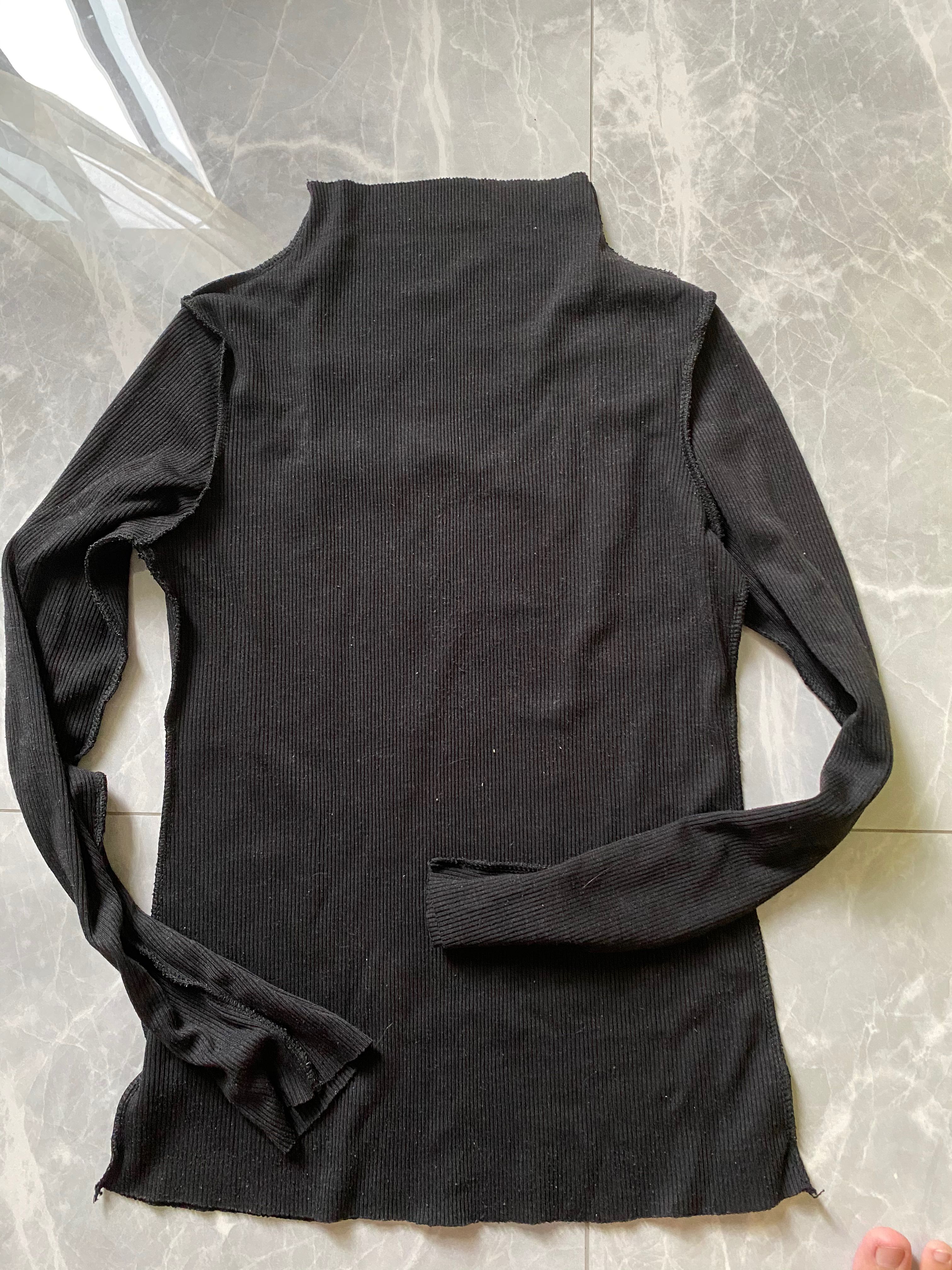 Ribbed mock turtle neck, Women's Fashion, Tops, Sleeveless on Carousell
