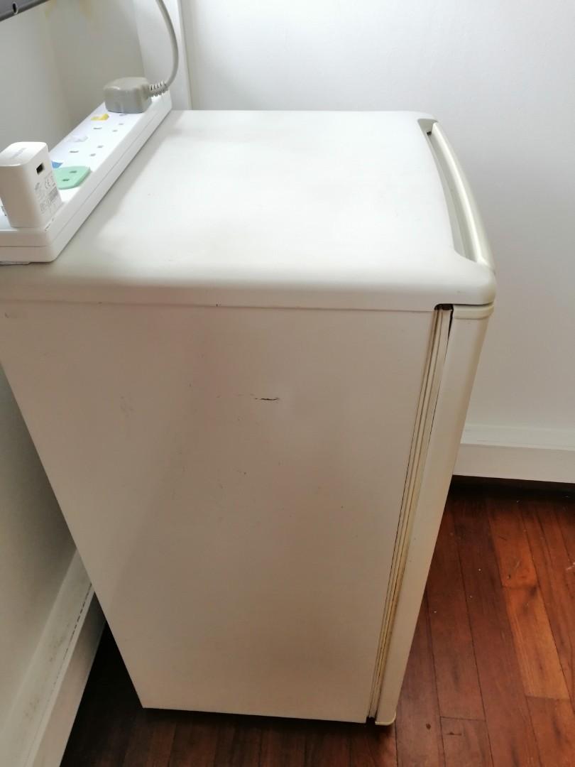 Sanyo mini Fridge, TV & Home Appliances, Kitchen Appliances