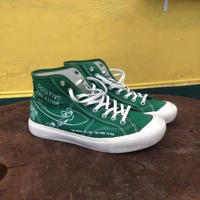 Sepatu Compass Pmp Pot Meets Pop Fesyen Pria Sepatu Sneakers Di Carousell