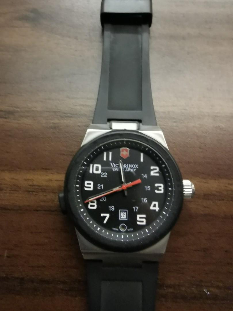 Victorinox swiss army cheap watch night vision