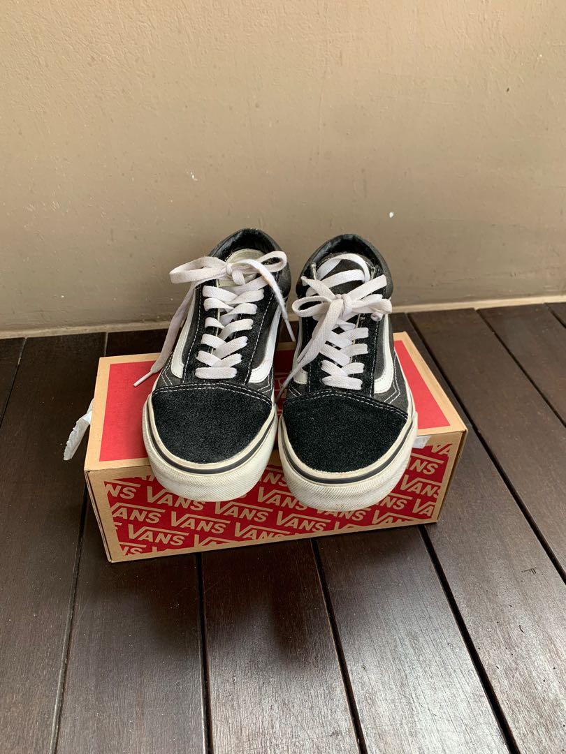 size 5 black and white vans