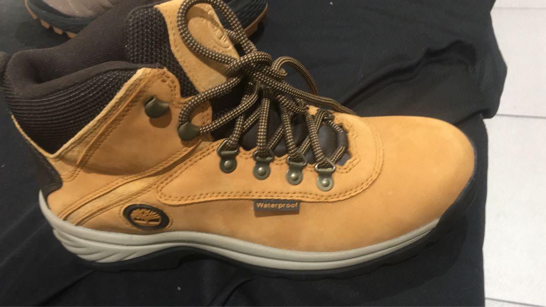 kasut hiking timberland