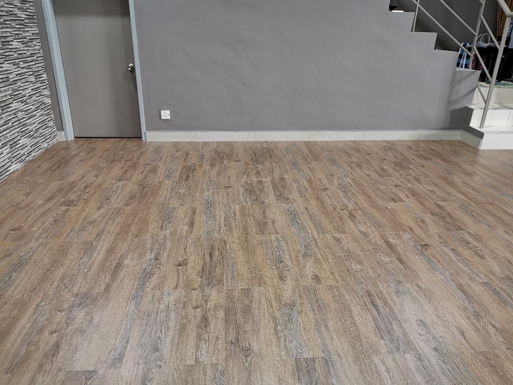 Vinyl Flooring And Wainscoting Free Install Services Home Services Home Repairs On Carousell