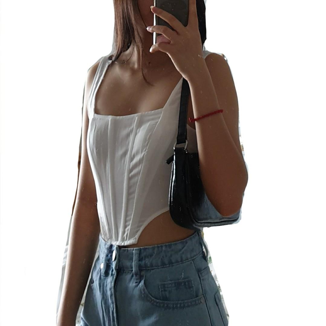 White Square Neckline Cropped Corset Bustier Top Women S Fashion Tops Sleeveless On Carousell