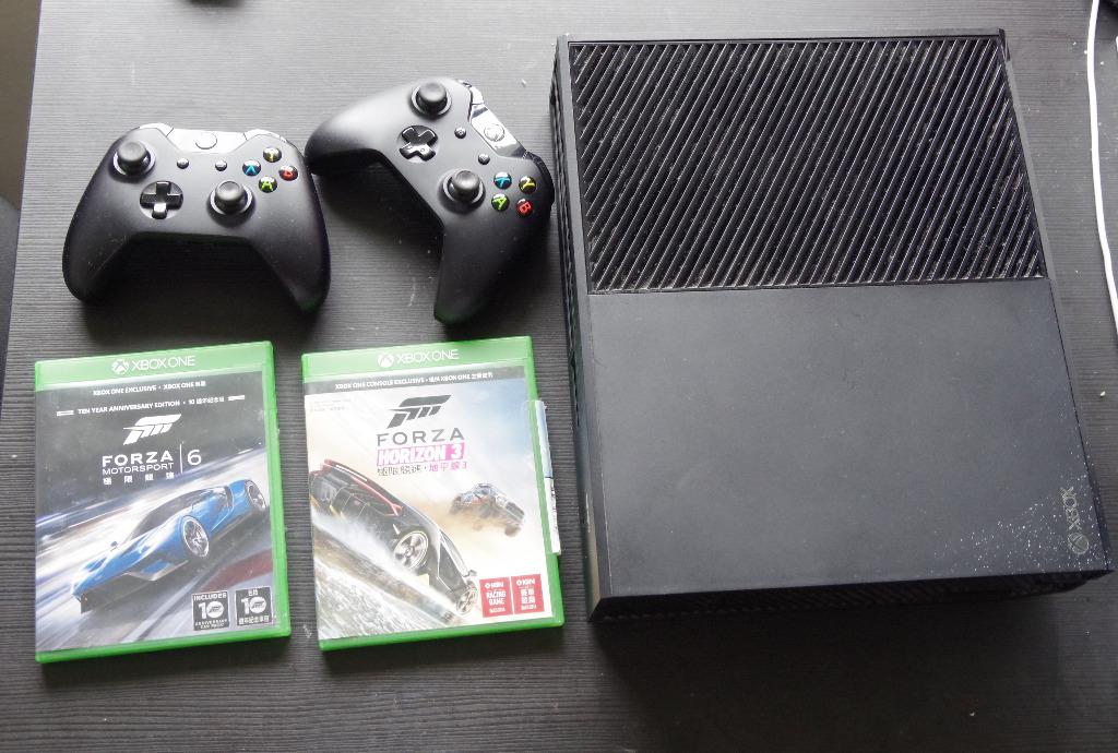 Xbox One 500 Gb Black With Two Controllers And Two Games Toys Games Video Gaming Consoles On Carousell