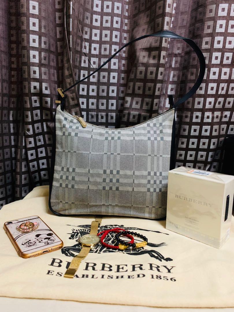 Authentic Burberry London Small Hobo bag (Category: Luxury Bags & Wallets) located in Manila. Submitted by authentic.holdalls_88 (Listing ID 1016868510, Image 1). Description: 💯% authentic and in very good condition (party or kilikili hobo bag).