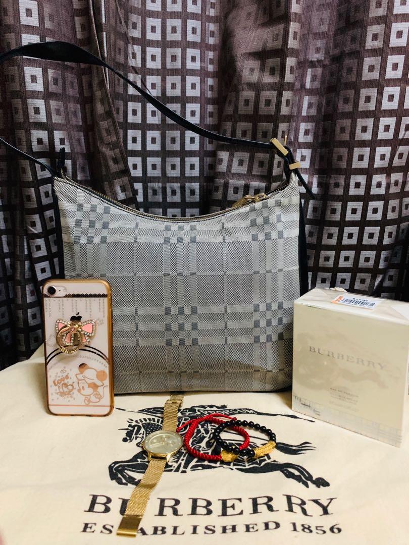 Authentic Burberry London Small Hobo bag (Category: Luxury Bags & Wallets) located in Manila. Submitted by authentic.holdalls_88 (Listing ID 1016868510, Image 2). Description: 💯% authentic and in very good condition (party or kilikili hobo bag).