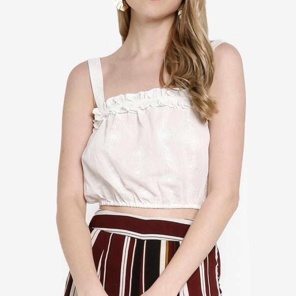 Forever 21 Daisy Crop Top in Ivory Women s Fashion Tops