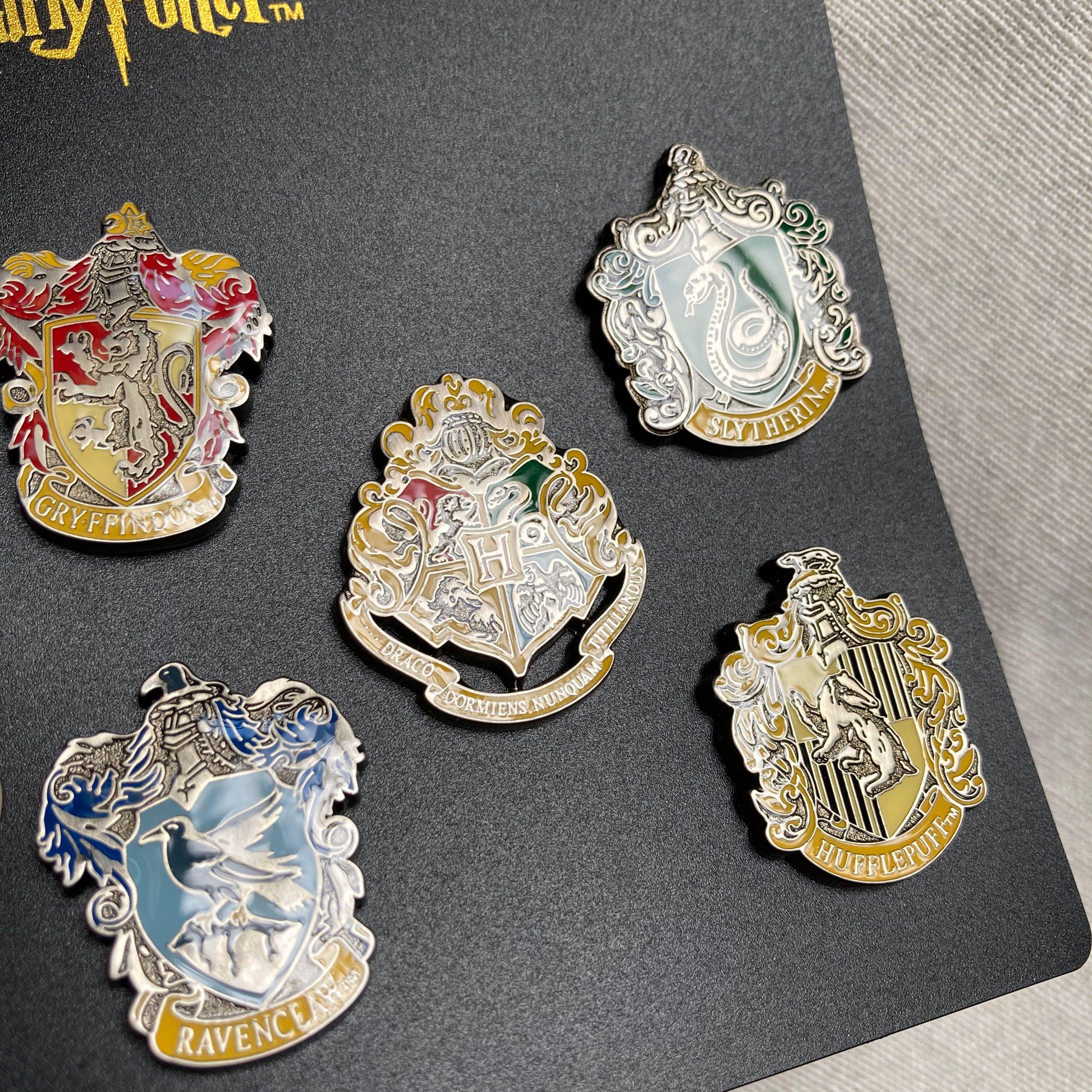 包郵harry potter pin 哈利波特學園章, 興趣及遊戲, 收藏品及紀念品