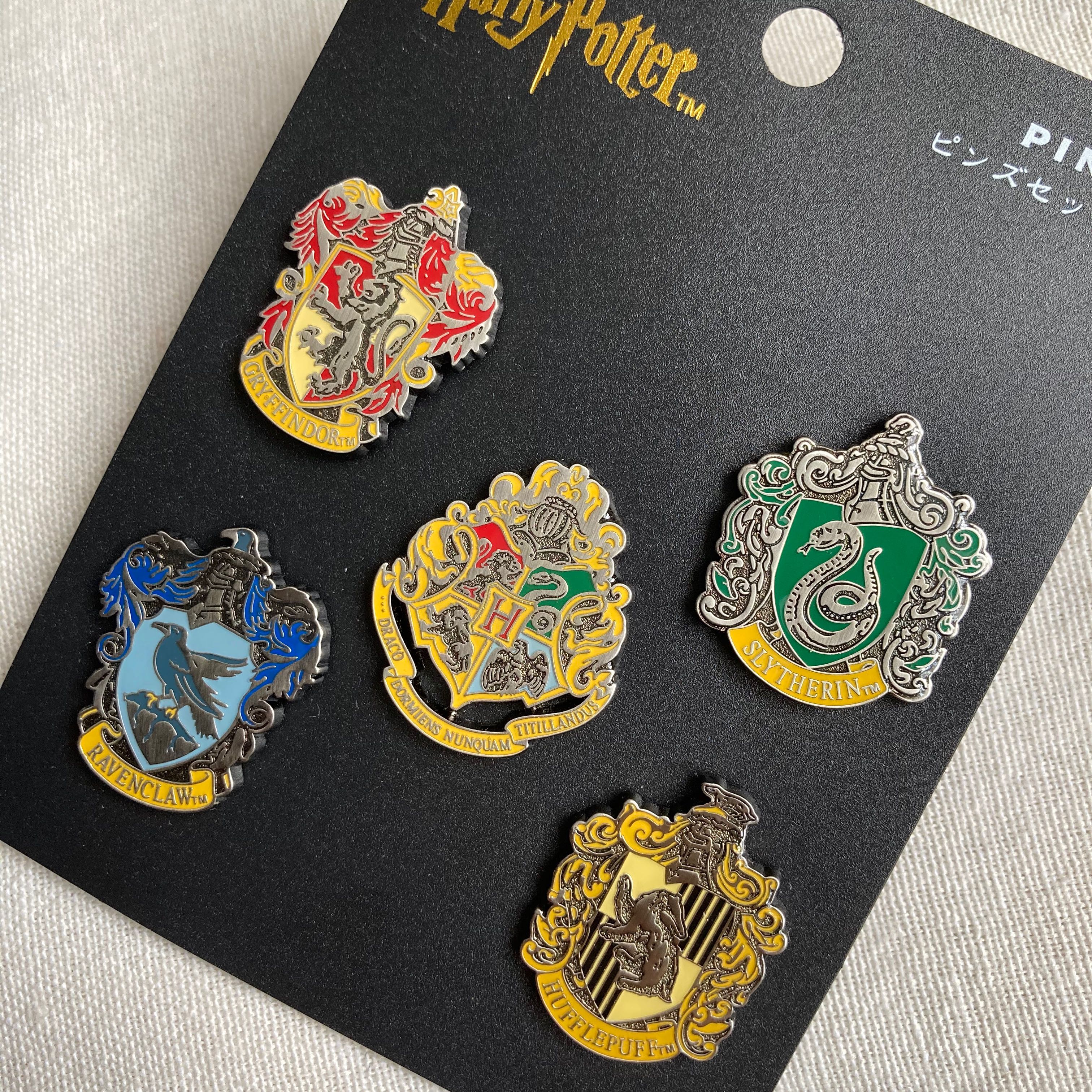 包郵harry potter pin 哈利波特學園章, 興趣及遊戲, 收藏品及紀念品