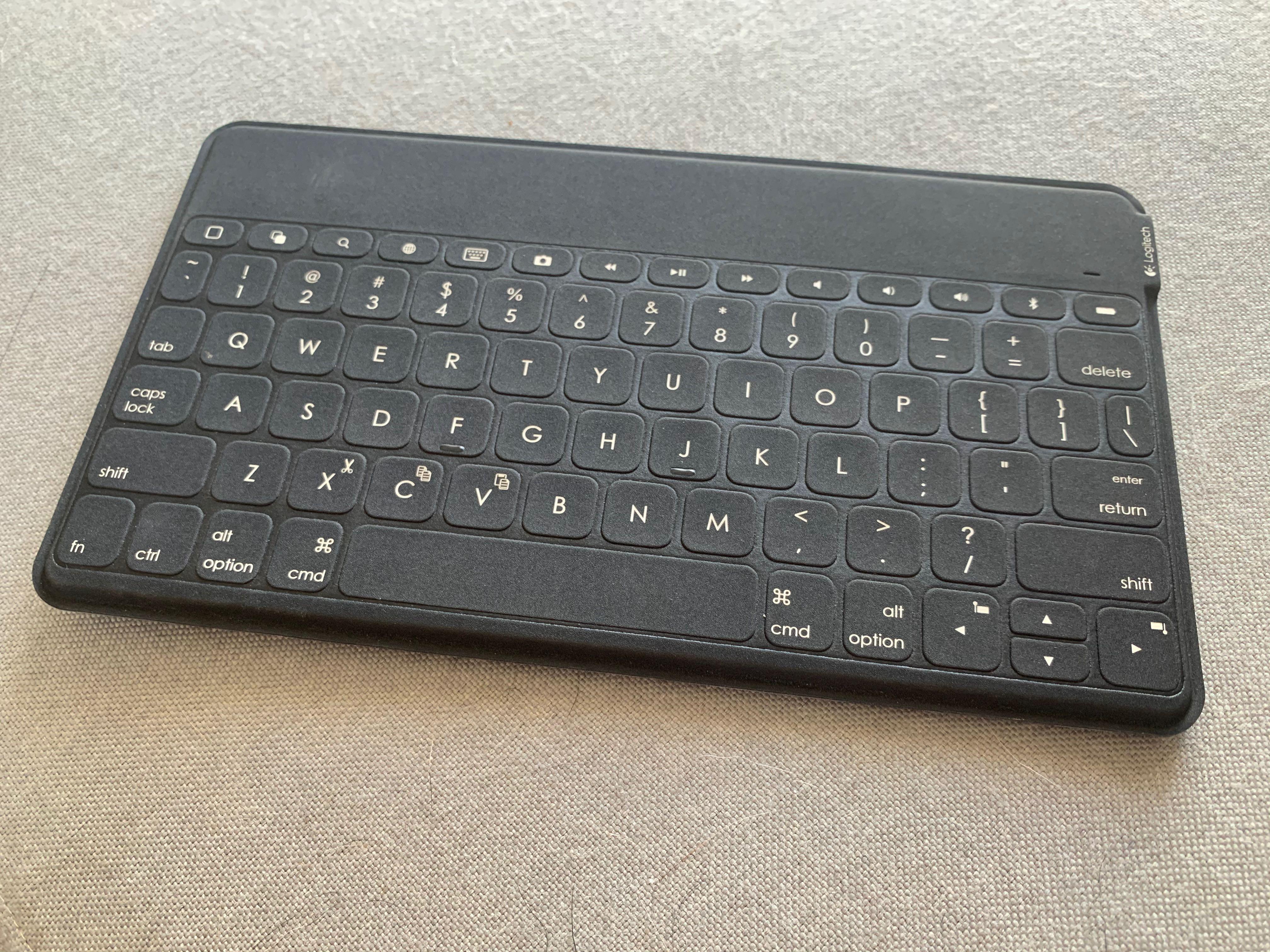 Logitech wireless keyboard iPad laptop, 電子產品, 其他 Carousell