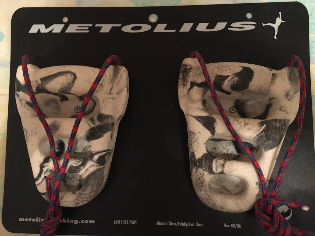 Metolius Rock Rings 3d Perfect For Climbing Grip Training Sports Sports Games Equipment On Carousell