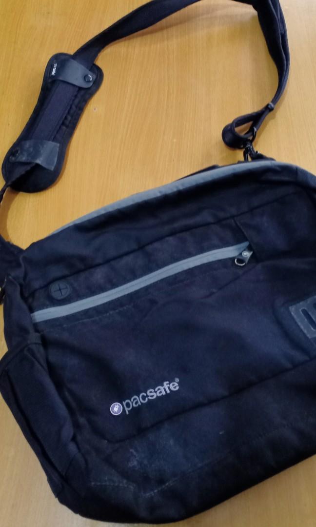 pacsafe gadget pouch
