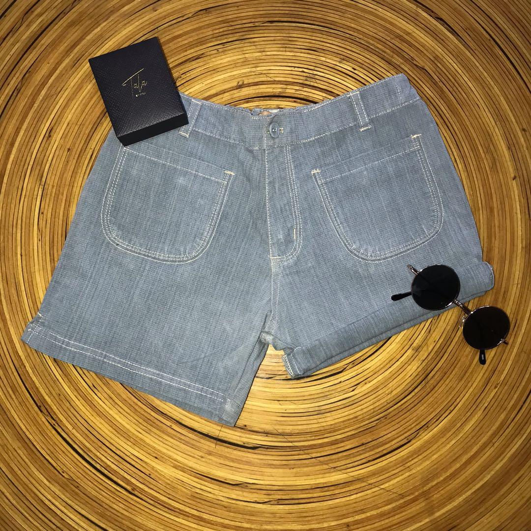 Peppermint Denim Shorts (Category: Shorts) located in Marikina City. Submitted by prelovedbysof (Listing ID 1016709525, Image 1). Description: 🍃Selling my personal preloved shorts🍃 Size: Up to 26” (garterized) Condition: 8.5/10 Issues: Slight discoloration on some areas Brand: Peppermint PM me if interested 😊.