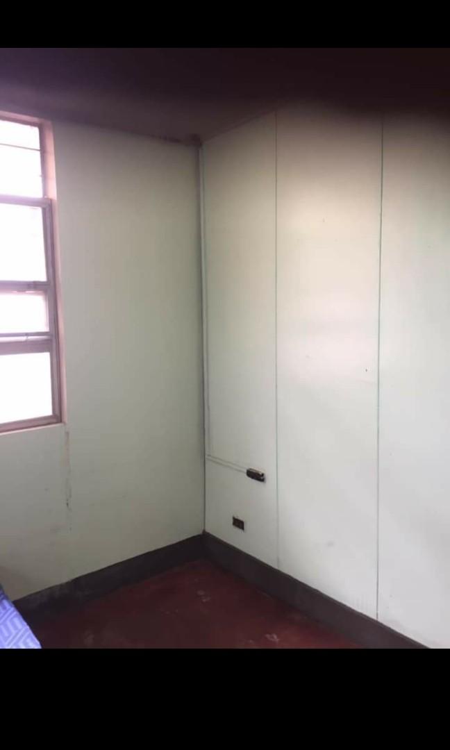 Room For Rent With Cabinet And Bed Las Pinas Property Rentals Room Rentals On Carousell