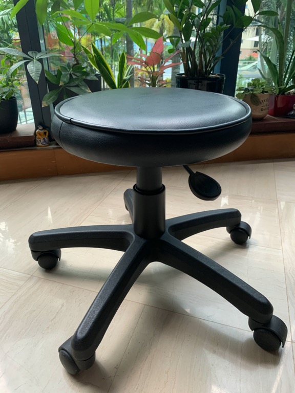 Round chair with best sale wheels