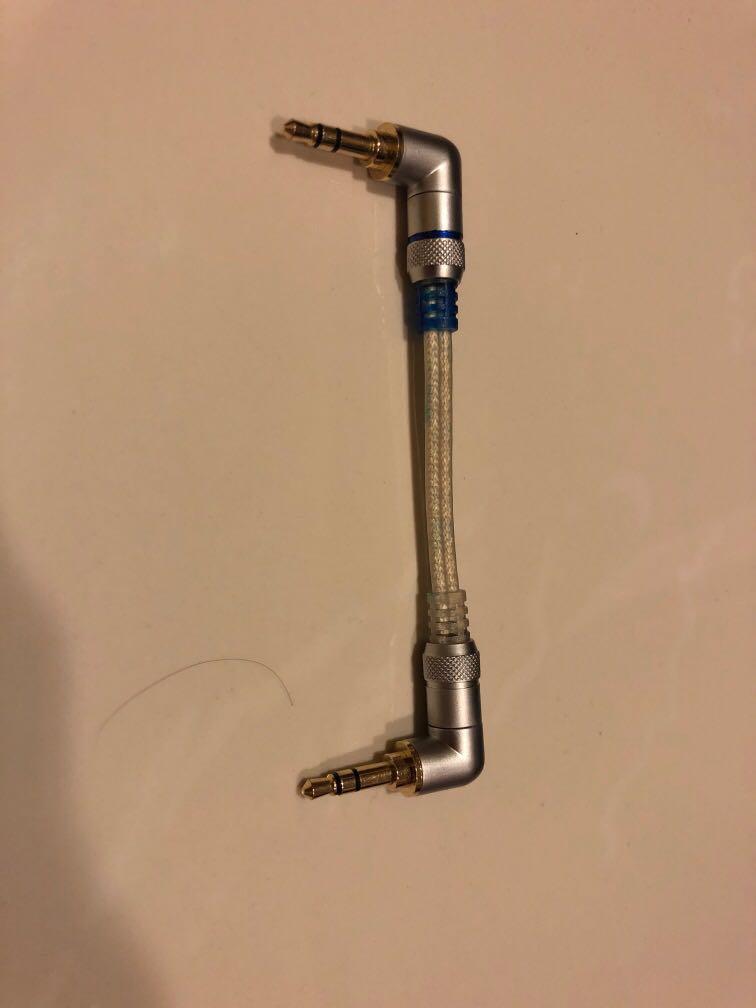 Silver Interconnect (Category: Portable Audio Accessories) located in Singapore. Submitted by hellothere2468 (Listing ID 1016788083, Image 1). Description: .