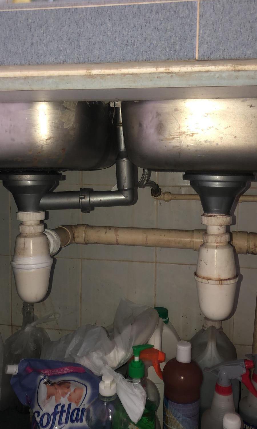 Sink Leaking And Clear The Chocking Home Services Home Repairs On Carousell