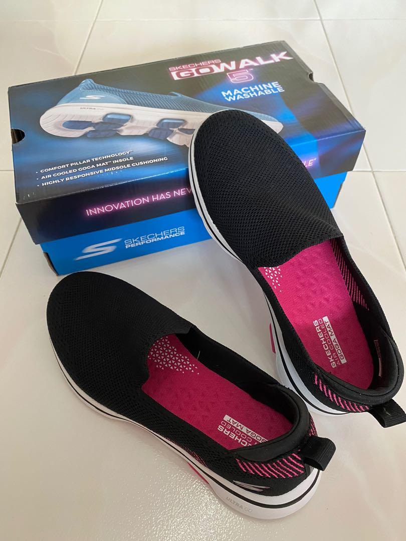 sketchers black and pink