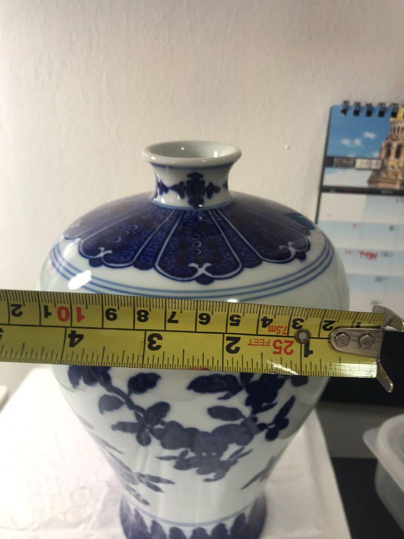 【高级仿清瓷品】仿清白瓷青花缠枝花卉梅瓶（署款六字：大清乾隆年制）22cmx 12cm。“请细读附网络拍卖信息图片第5&6 照片” only  Sincere buyer welcome