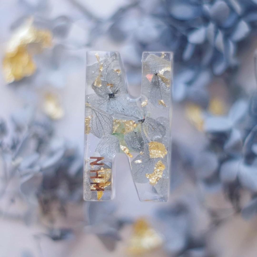 定制人名水晶字母匙扣永生花 興趣及遊戲 手作 自家設計 文具及工藝 手作 Carousell