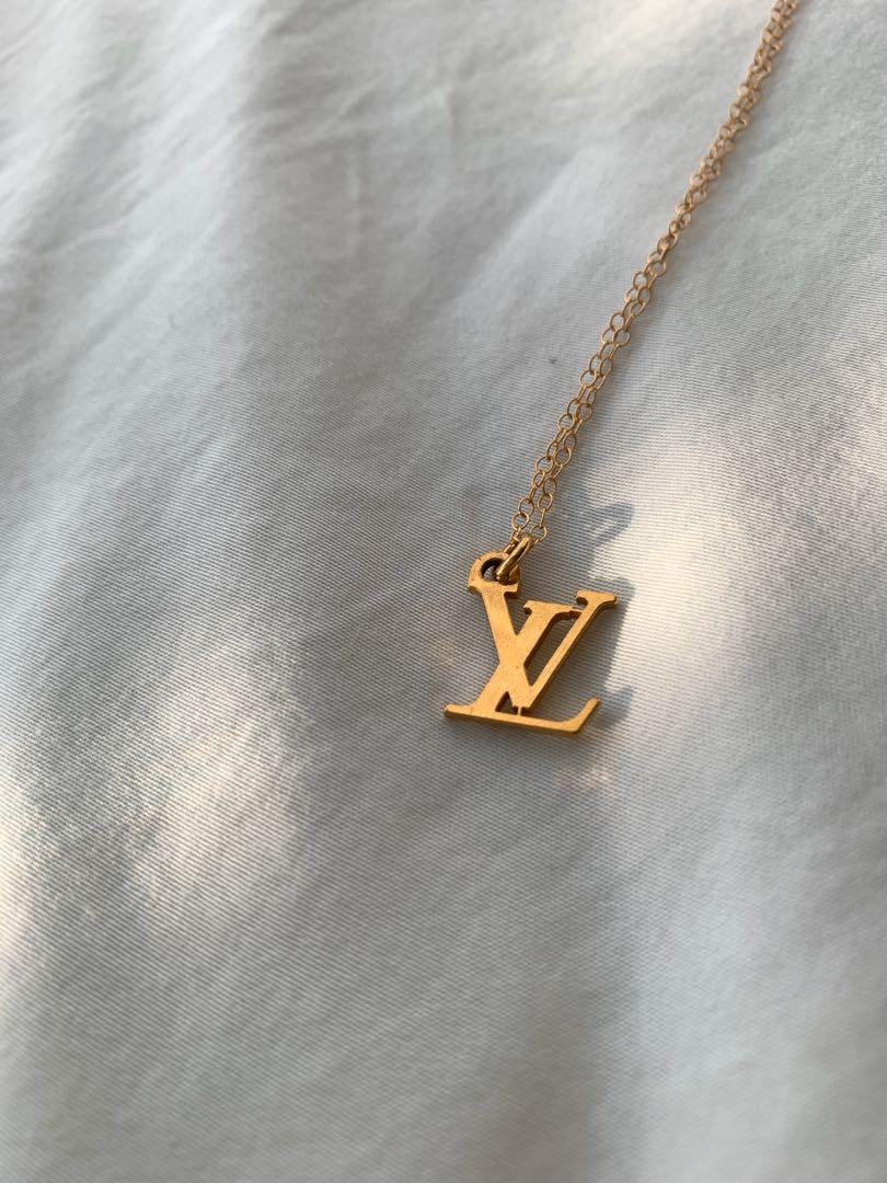 LOUIS VUITTON M61060 LV & ME LETTER E NECKLACE 237017514 WE, Luxury,  Accessories on Carousell