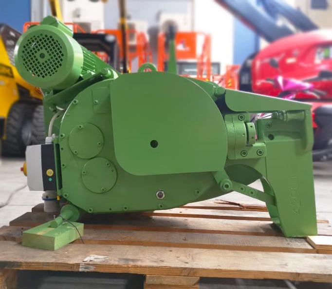 Bar Cutter Made in Italy (Category: Construction Tools & Equipment) located in Quezon City. Submitted by pinnacleparts142 (Listing ID 1016998138, Image 2). Description: For Sale: Brand New Bar Cutter Made in Italy Model: FS2053E 3-phase Year: 2020 HP: 5,5 KW: 4 627kg Unit Price: 310,000 VAT EX Rebar Machines for cutting reinforcement steel bars. Call/message us for more details..