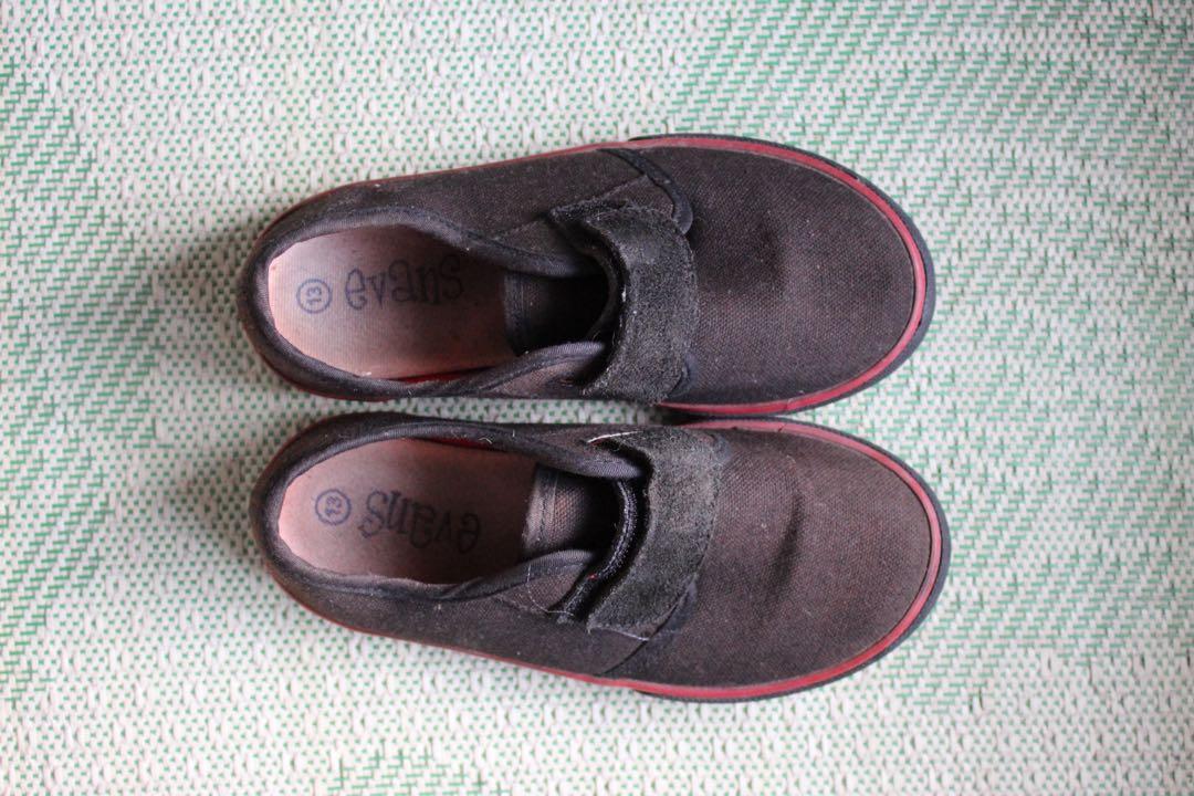 boys velcro shoes size 4