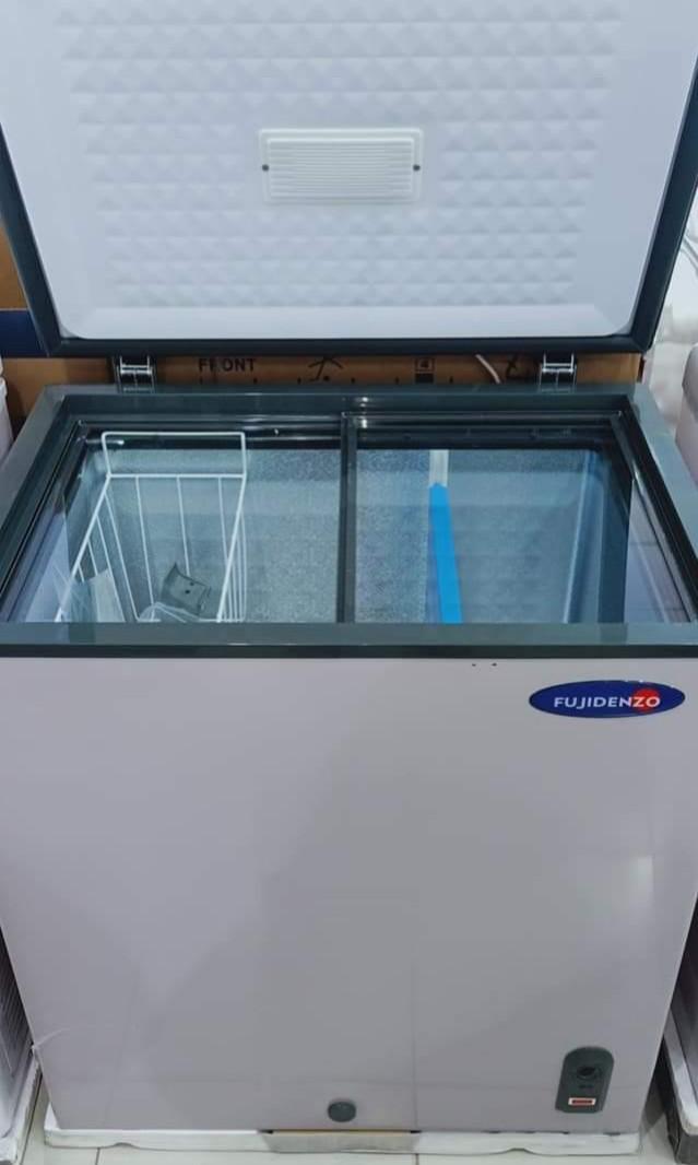 Brand New Fujidenzo Solid Top Chest Freezer Brownout Buster 5 5 Cu Ft Home Furniture Home Appliances Other Kitchen Appliances On Carousell