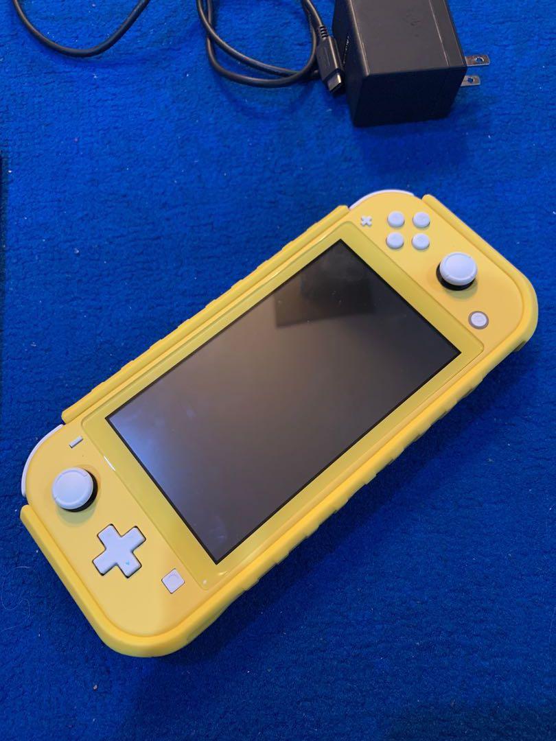 BUNDLE Nintendo Switch Lite Yellow Good as New and Animal