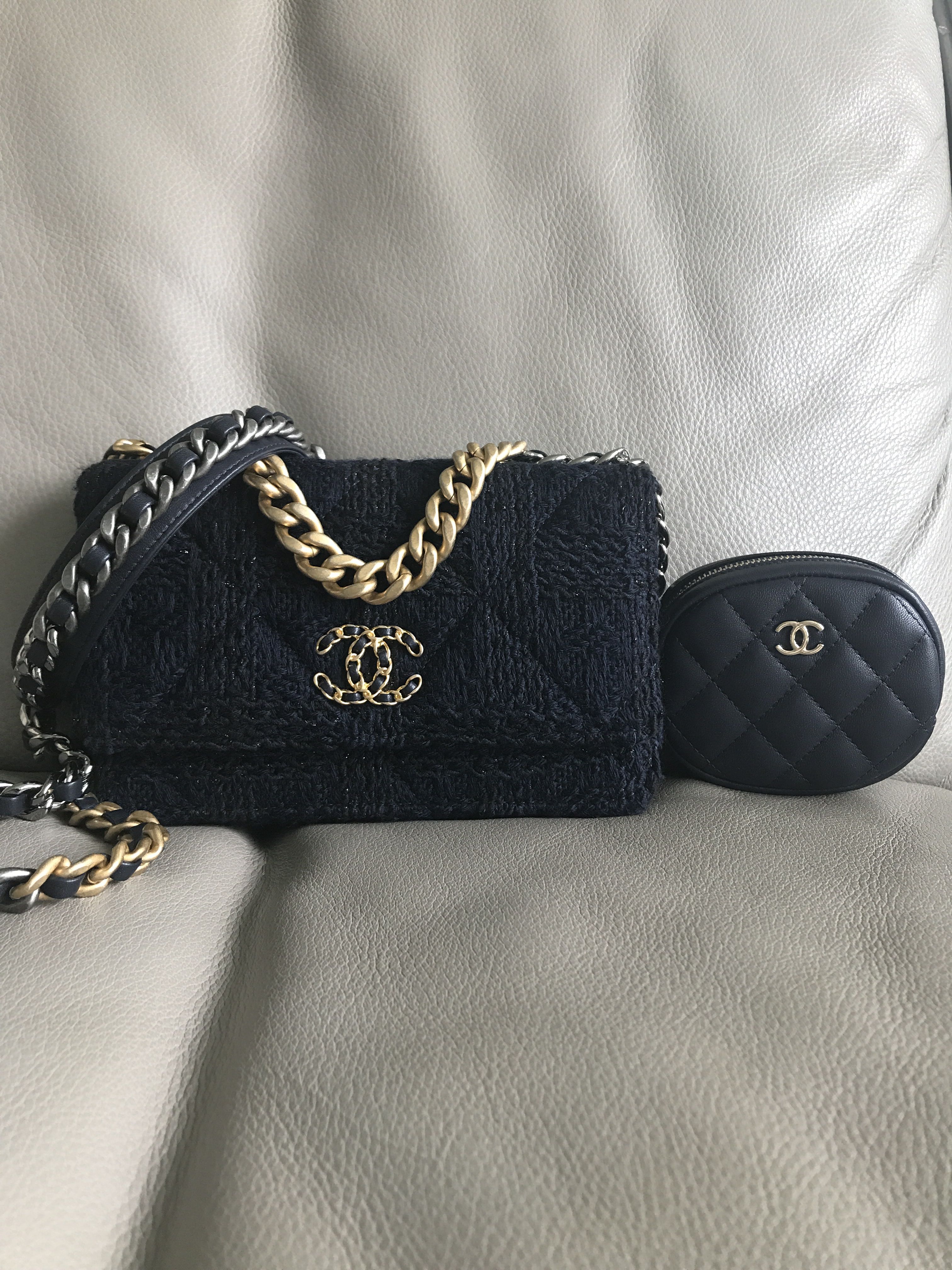 BNIB Chanel 19 Wallet On Chain (WOC)