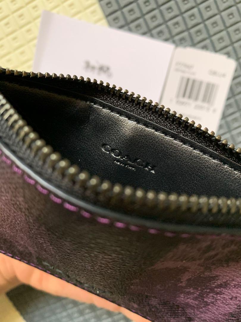 Coach Card Case with Zip Compartment (Category: Luxury Bags & Wallets) located in Paranaque City. Submitted by shopjmac (Listing ID 1017039592, Image 3). Description: .