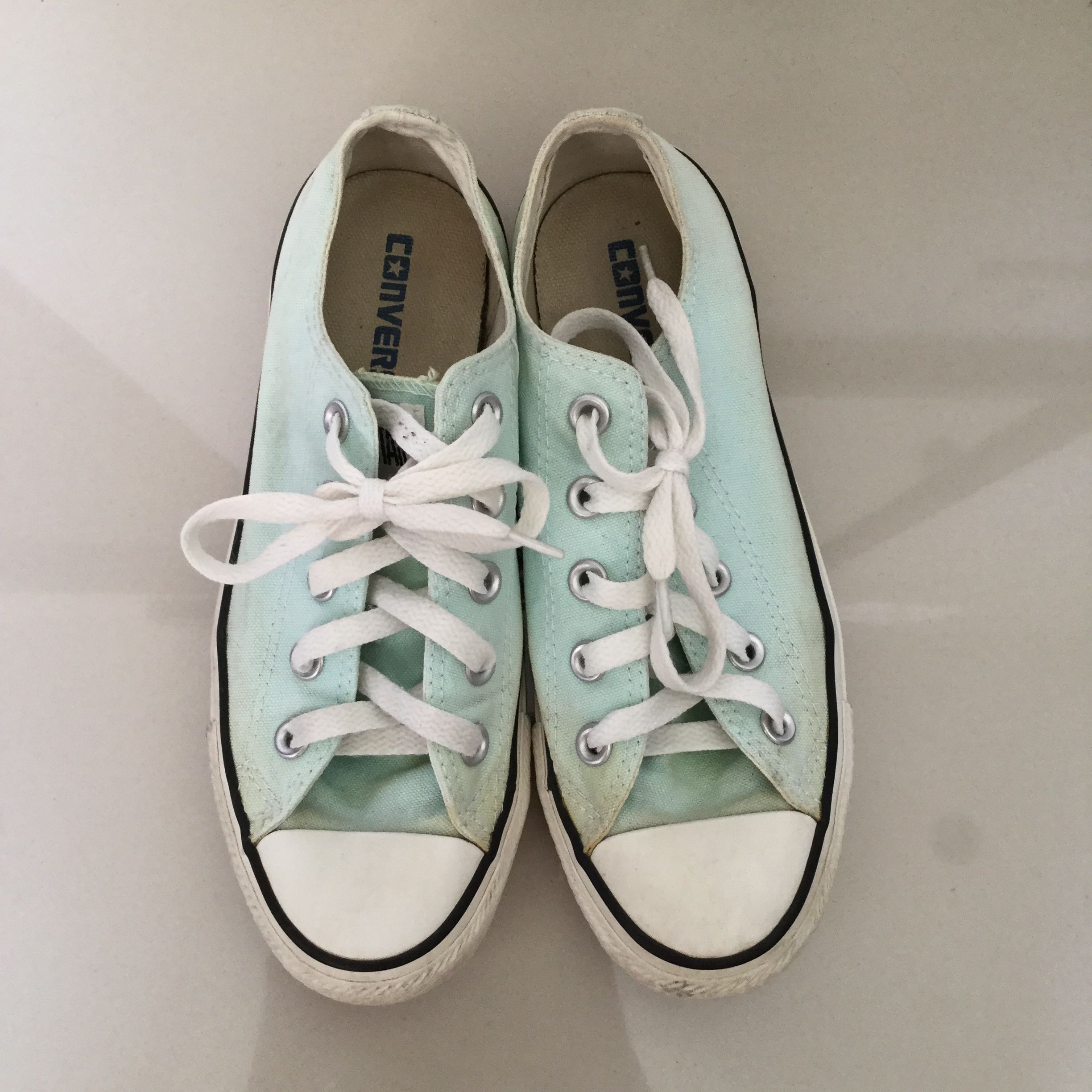 sneakers mint green