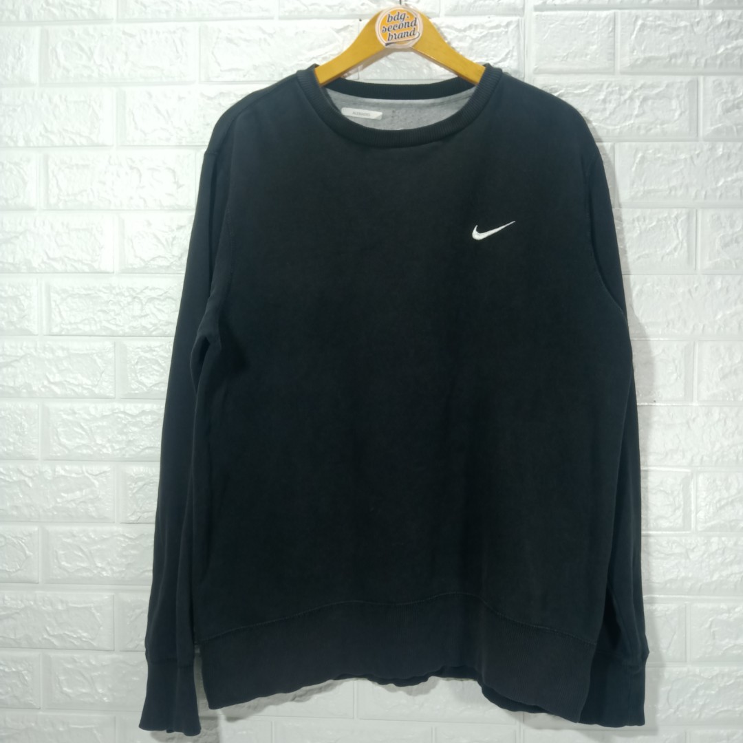 CREWNECK NIKE ORIGINAL SECOND BRAND, Fesyen Pria, Pakaian , Atasan di  Carousell